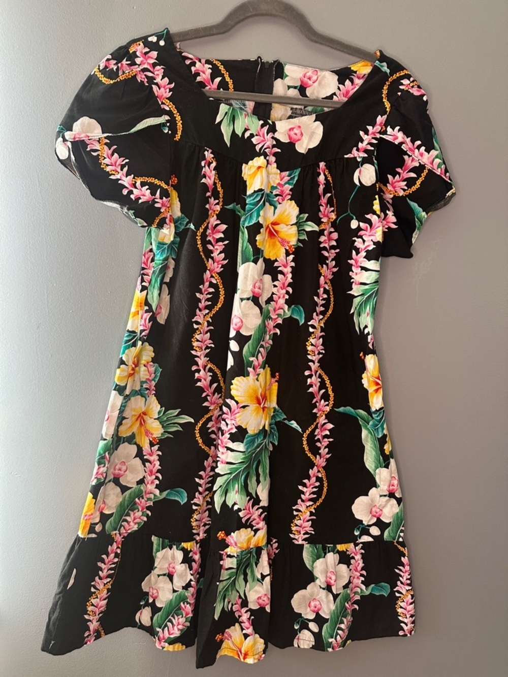 Royal Creations Hawaii Hawaiian Dress Medium Black colorful Hibiscus Floral